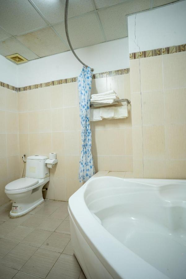 Khach San Bong Sen Hotel Vi Thanh Ngoại thất bức ảnh